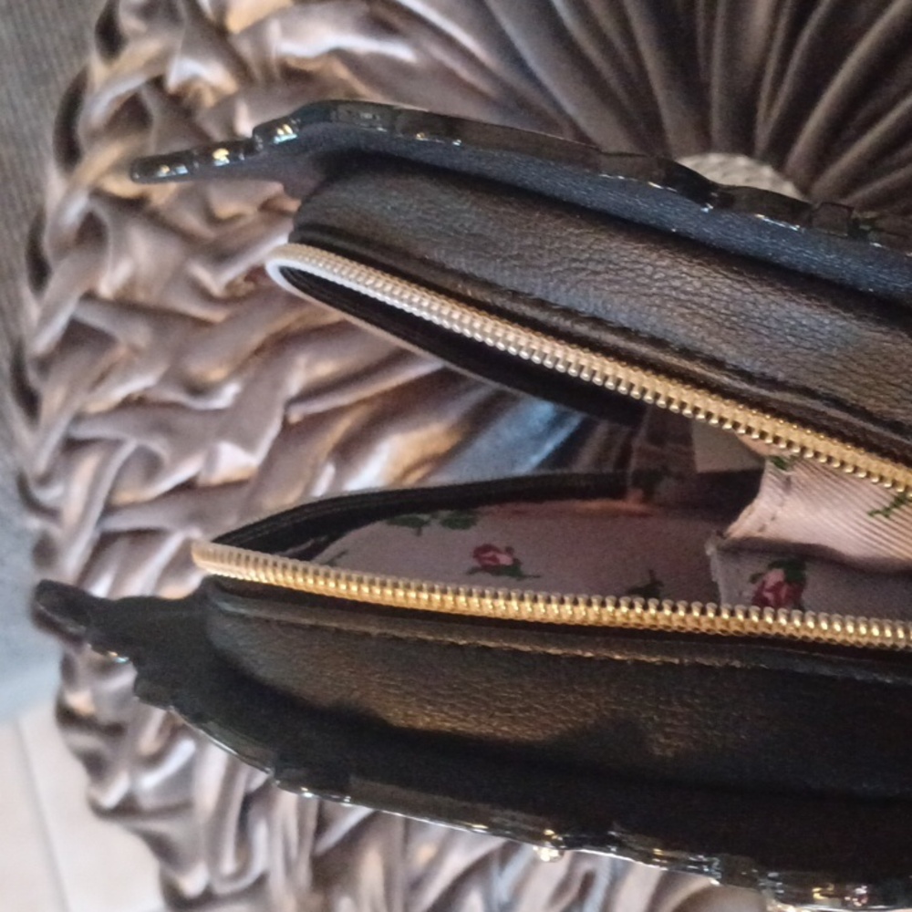 Betsey Johnson Hand Mirror Mini Bag - Picture 12 of 15